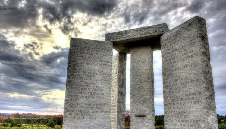 نصب جورجيا Georgia Guidestones الذي حدد عدد الجنس البشري